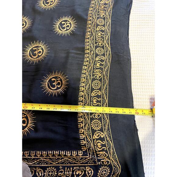 Black "OM" Symbol Meditation Tapestry/Sarong W/ Gold Screen Printed Detail Yoga - Picture 8 of 10